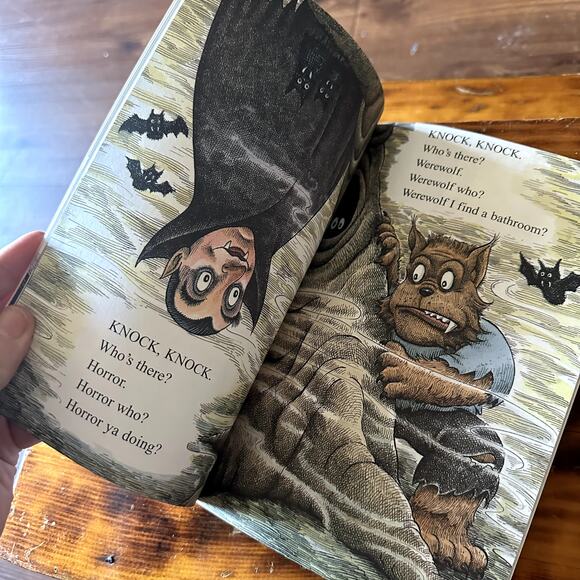 Vintage 1997 Scholastic Five Creepy Creatures Paperback Book - Picture 4 of 7